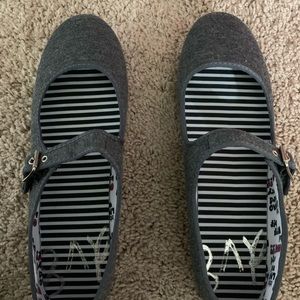 Round Toe Grey Strapped Flats